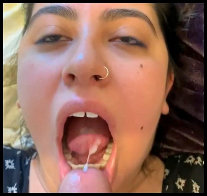  [OnlyFans] Baby Selena Shy teen gives hot quickie blow job First swallow 720P 