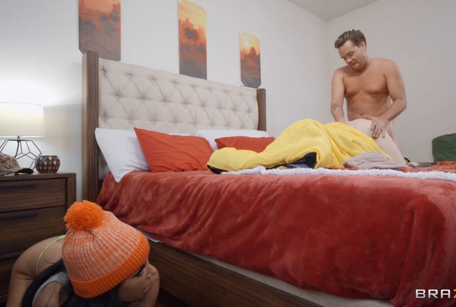  [BrazzersExxtra] Codi Vore & Gianna Grey Sliding Into Her Sleeping Bag Jun 2022 1080P 