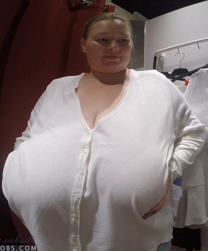  [BBw] Lilydreamboobs Dressing Room Voyeur Gigantomastia Breasts Jul 2022 1080P 