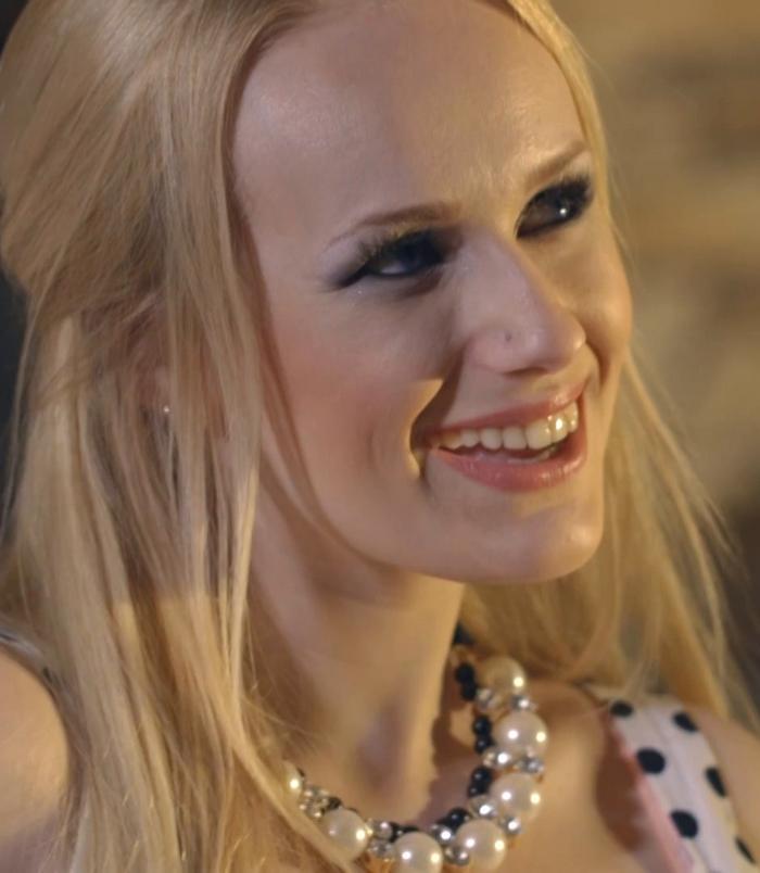  [JacquieEtMichelTV] Julie & Angel Wicky Julie receives a sulphurous gift Oct 2022 1080P 